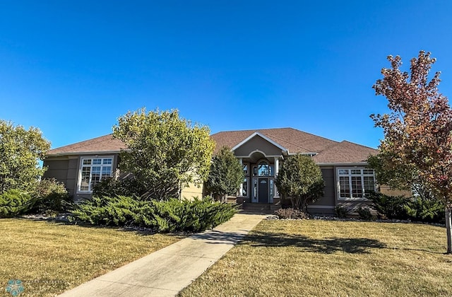 view of front facade with a front yard