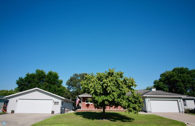 view of front of home with a garage and a front lawn