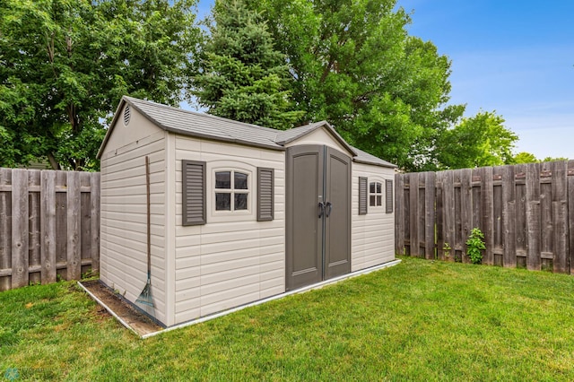 view of outdoor structure with a yard