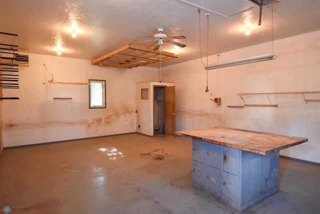 garage featuring ceiling fan