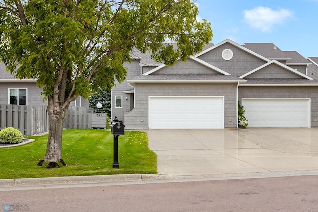 view of front of property featuring a front lawn and a garage