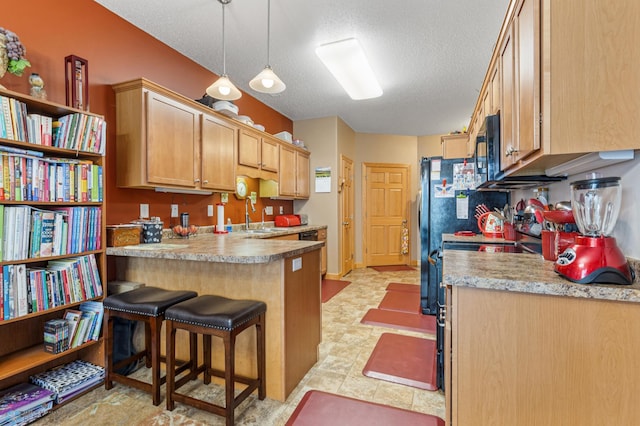 kitchen with a kitchen bar, sink, light tile patterned floors, kitchen peninsula, and pendant lighting