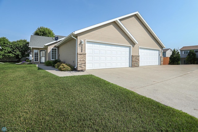 view of front of home featuring a garage and a front yard