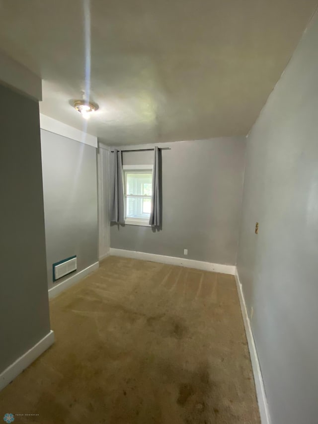 unfurnished room with carpet flooring