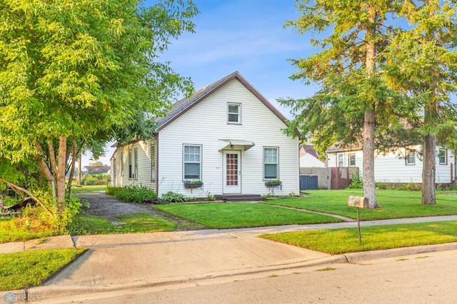 view of front of property with a front yard