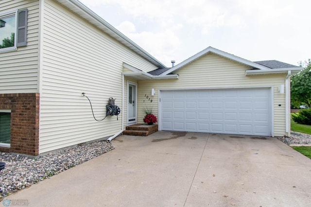 view of front of house featuring a garage