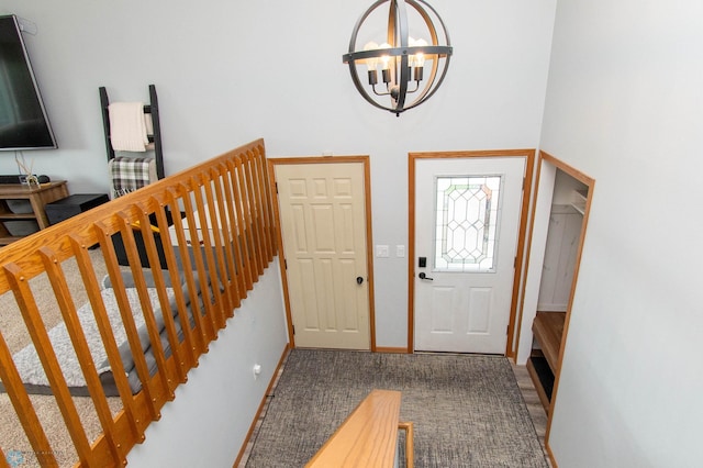 entryway featuring carpet flooring and an inviting chandelier