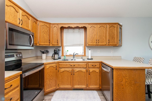 kitchen featuring sink, stainless steel appliances, kitchen peninsula, and lofted ceiling