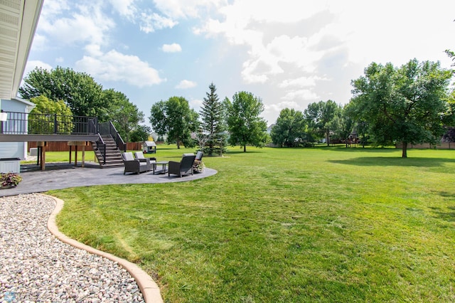 view of yard featuring a patio area