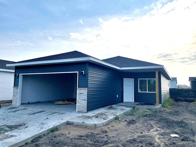 view of front of house featuring a garage