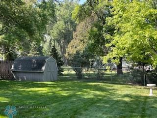 view of yard with a storage shed