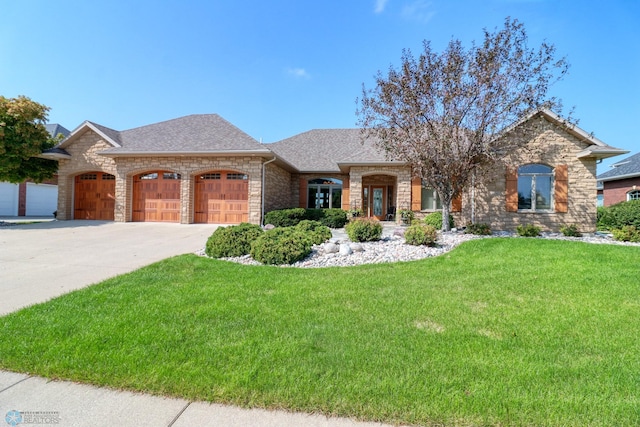 view of front facade featuring a front yard and a garage