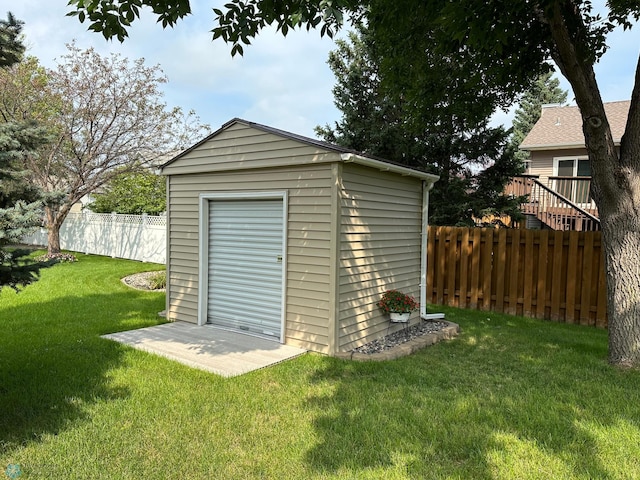 view of outdoor structure with a yard