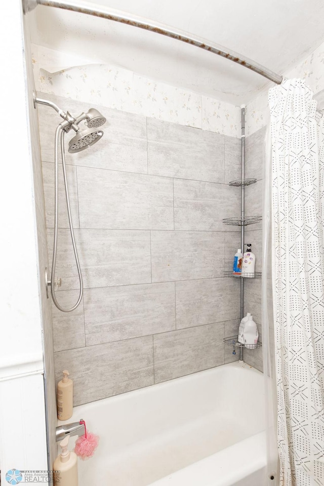 bathroom featuring shower / bath combo with shower curtain