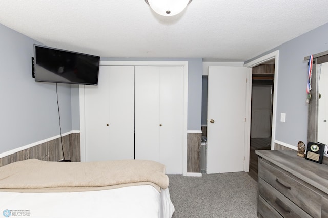 bedroom featuring a closet, a textured ceiling, and carpet flooring