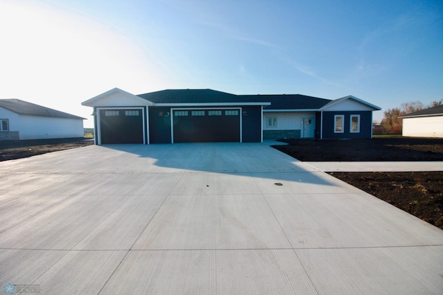 view of front facade featuring a garage