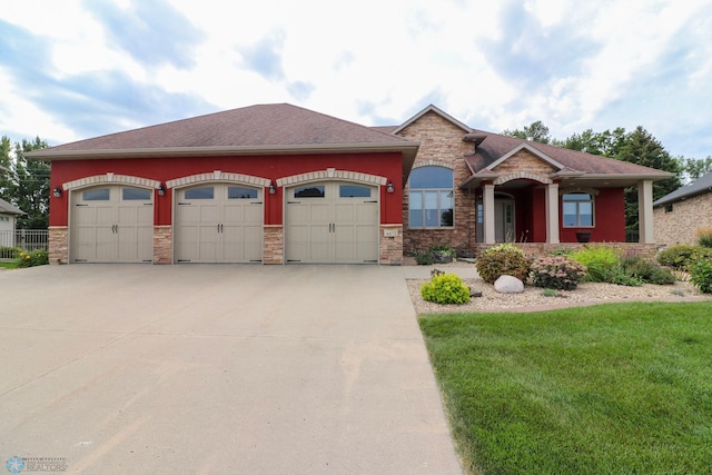 view of front facade featuring a garage and a front lawn