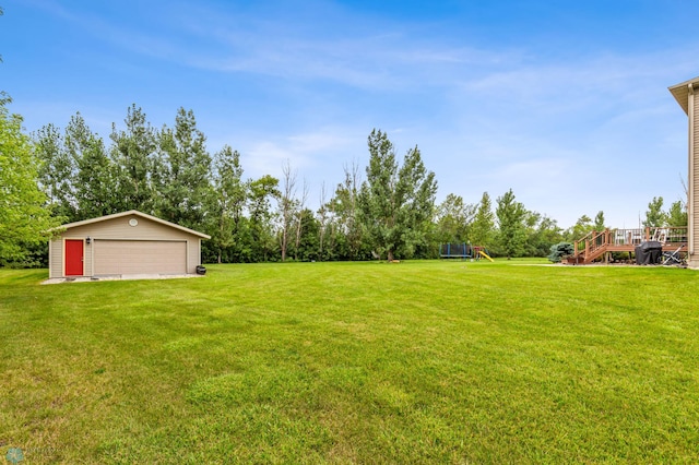 view of yard featuring an outdoor structure and a garage