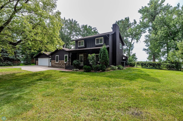 view of front of property featuring a front yard