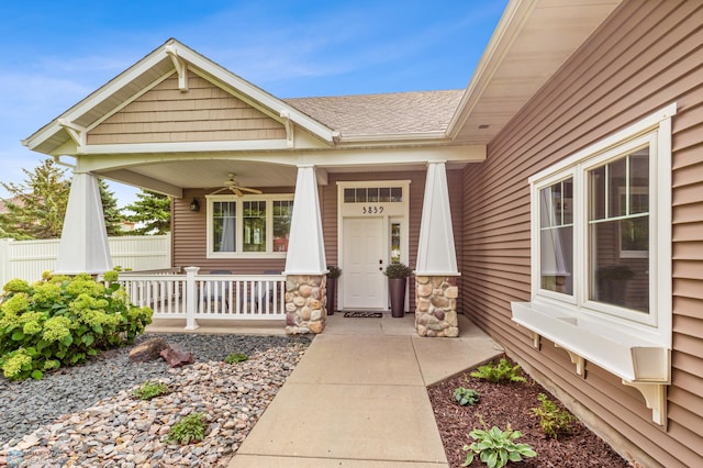 entrance to property featuring a porch and ceiling fan