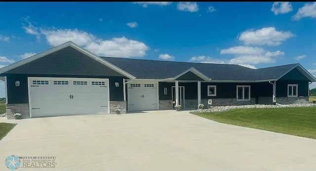 view of front facade featuring a garage and a front lawn