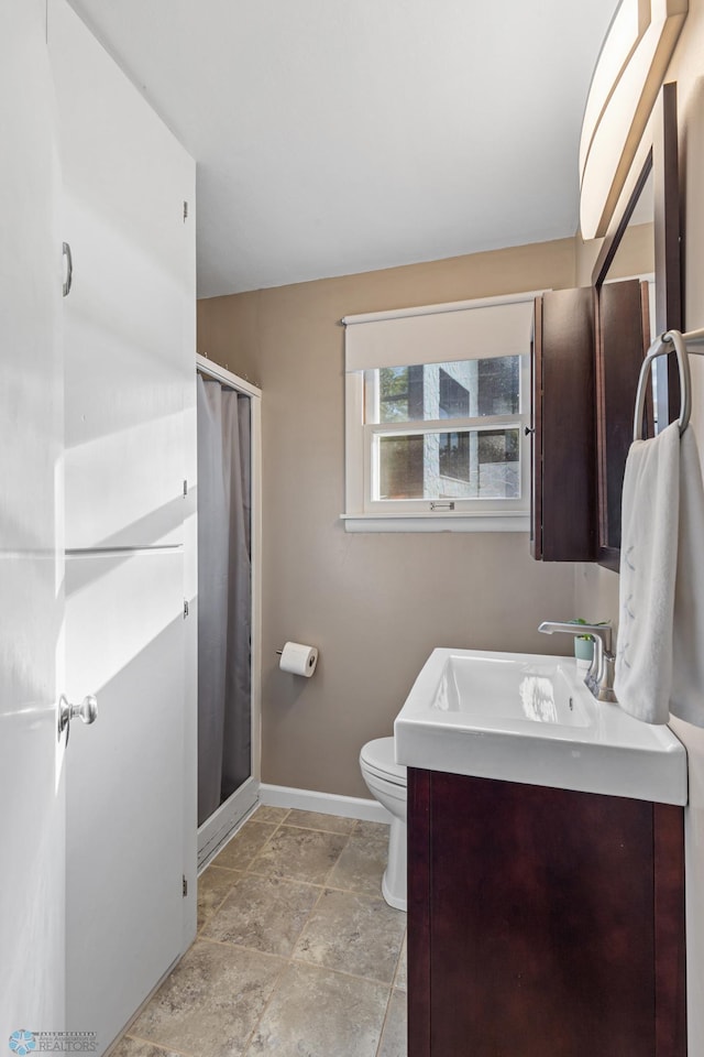 bathroom with vanity, toilet, and curtained shower