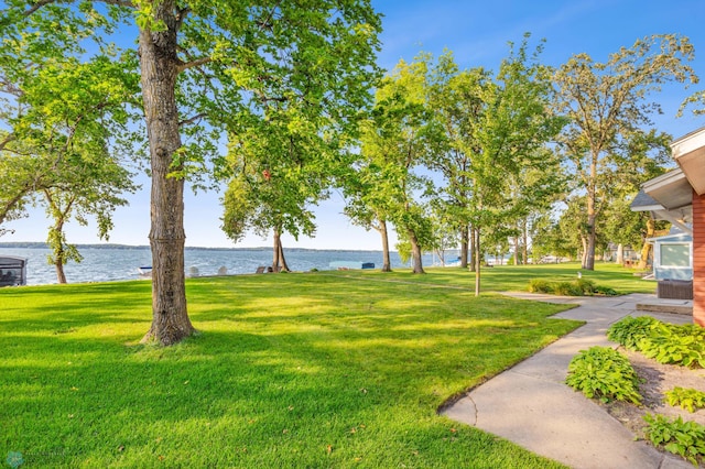 view of yard featuring a water view