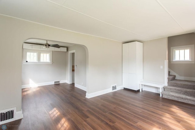 unfurnished room with dark wood-type flooring and ceiling fan