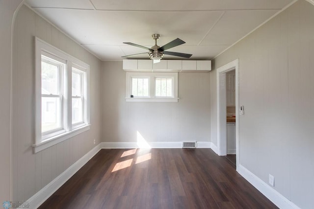 unfurnished room with dark wood-type flooring and ceiling fan