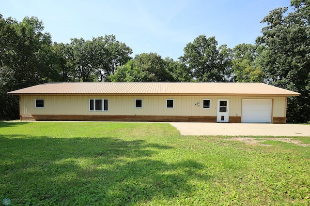 view of front of house with a front yard and a garage