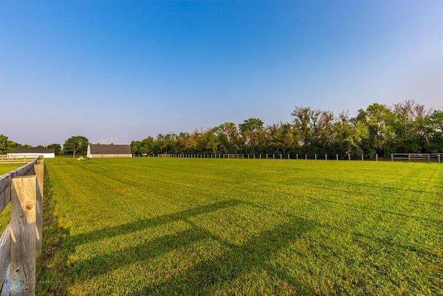 view of yard featuring a rural view