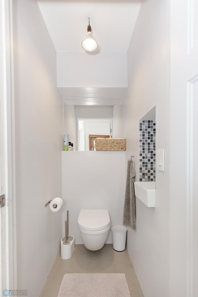 bathroom featuring toilet