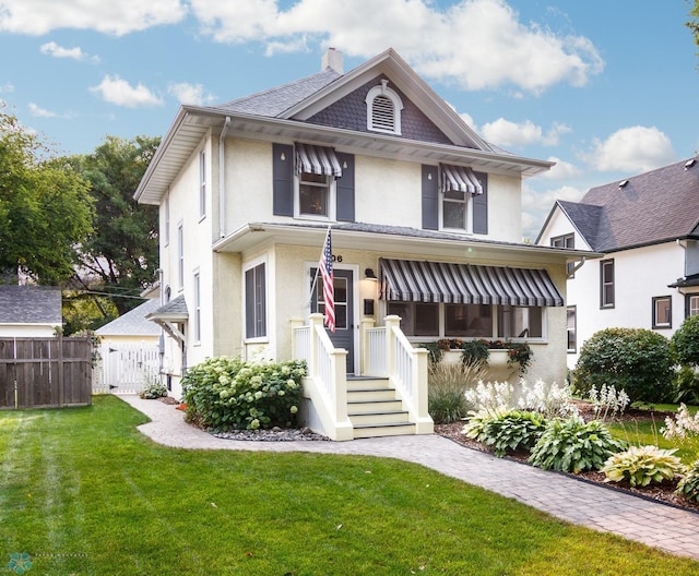 view of front facade featuring a front yard