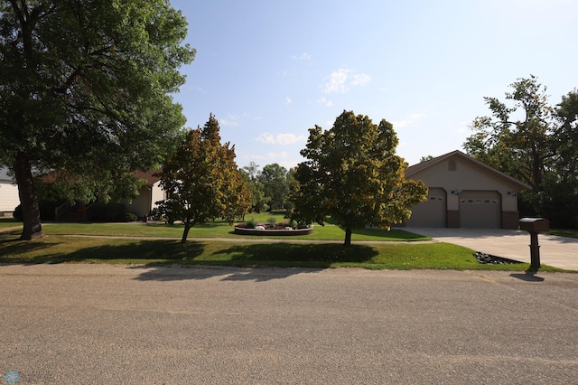 view of front of home featuring a garage and a front yard