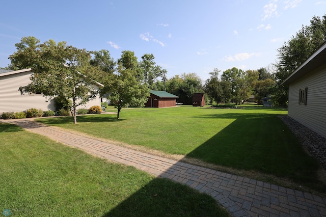 view of yard with a shed