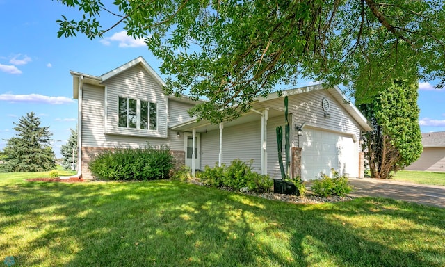 view of front of property featuring a front yard and a garage