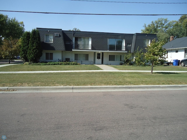 view of front of home with a front lawn