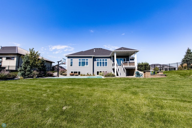 back of house featuring a lawn