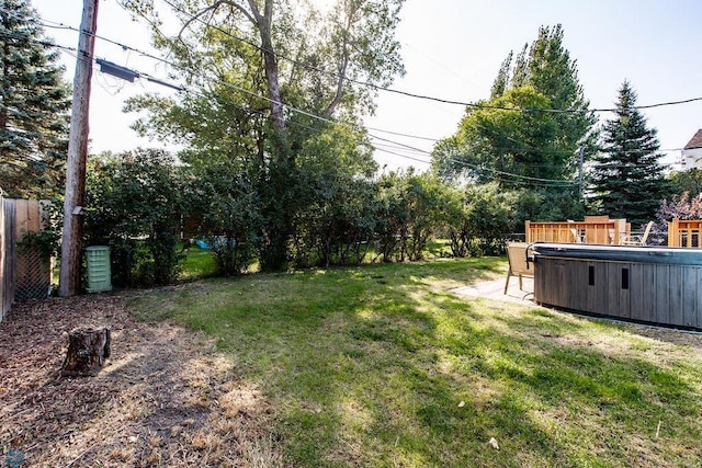 view of yard with a hot tub