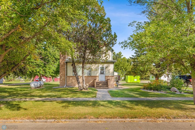 view of front of house featuring a front yard