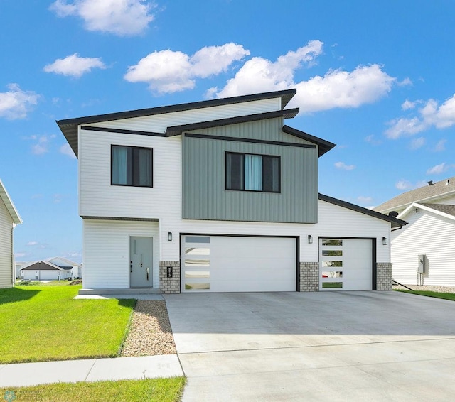 view of front facade with a garage and a front lawn