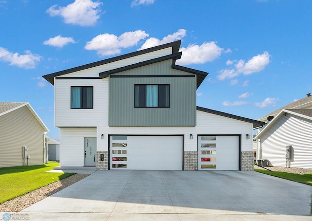 view of front facade featuring a front yard and a garage