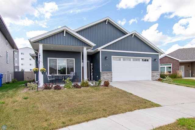 craftsman inspired home featuring a front yard and a garage