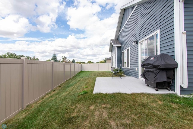 view of yard with a patio area