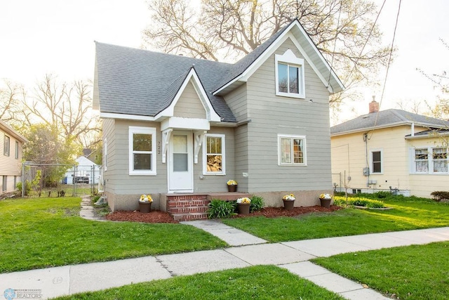 view of front facade with a front lawn