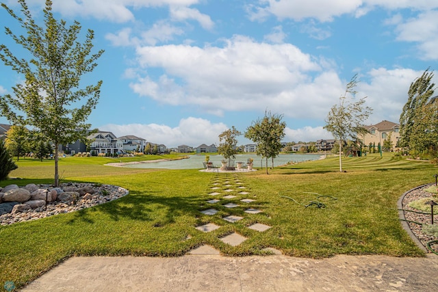 view of yard featuring a water view