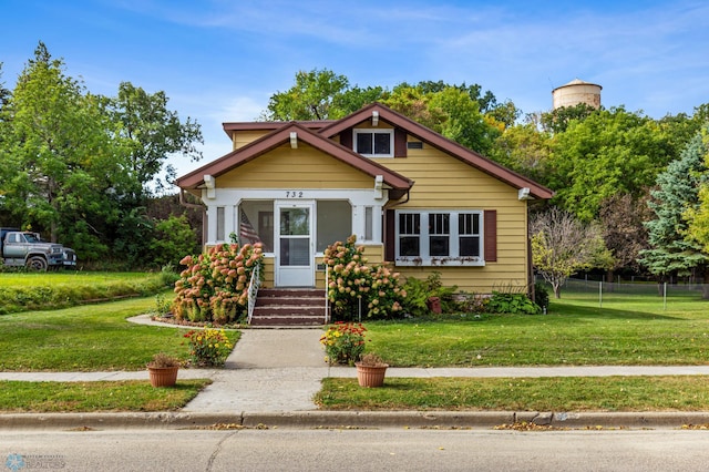 view of front of house featuring a front yard