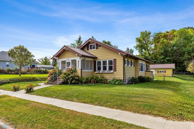 bungalow-style house featuring a front lawn