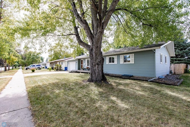 single story home featuring a front yard