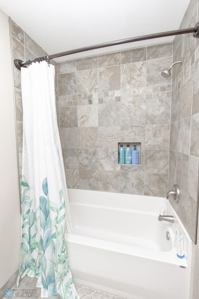 bathroom with shower / tub combo